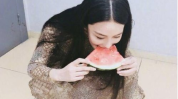 网红吃瓜换衣服图片大全,时尚与趣味并存的美图大赏