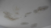 梦见屋顶漏水,屋顶漏水背后的心理寓意与生活启示”